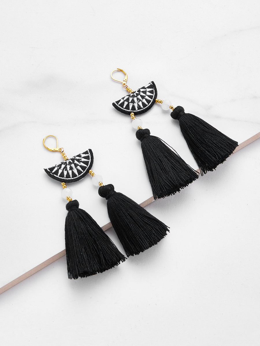 Hung Up On A Dream Earrings - Bl/Wh
