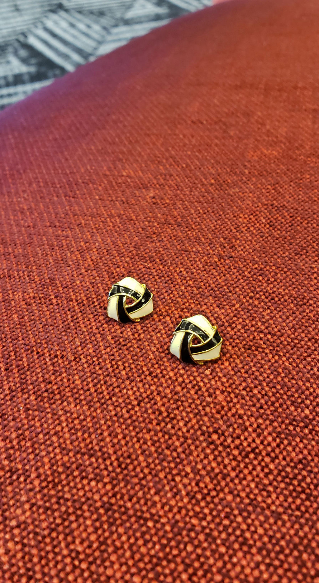 Vintage Black/White/Gold Enamel Cloisonné Knot Earrings