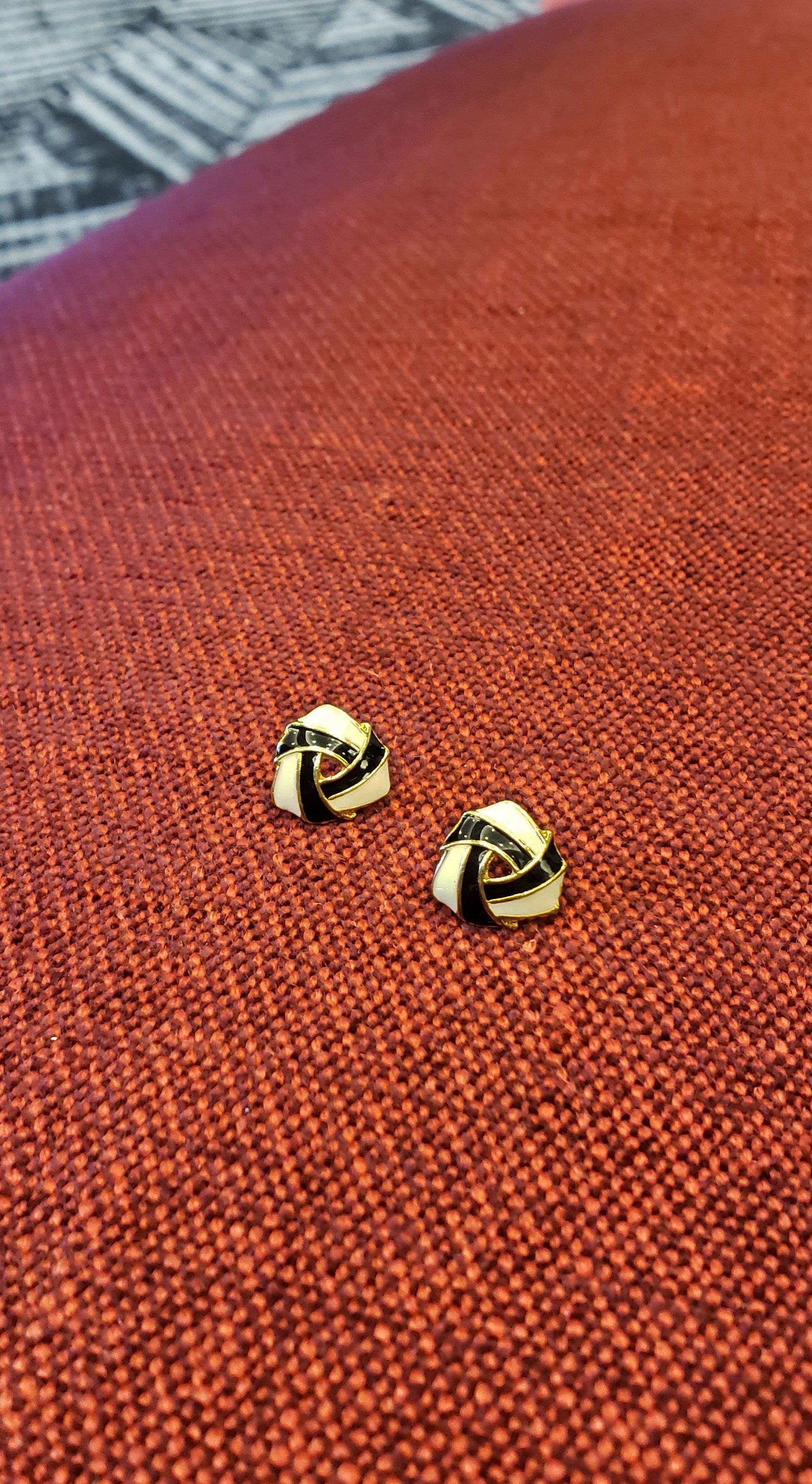 Vintage Black/White/Gold Enamel Cloisonné Knot Earrings