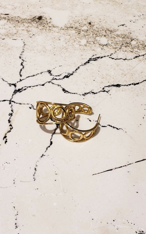80s Circles in Gold Hoop Earrings