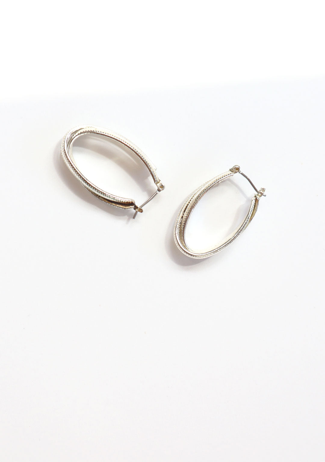 Vintage 80s Silver Oblong Ribbed Hoops