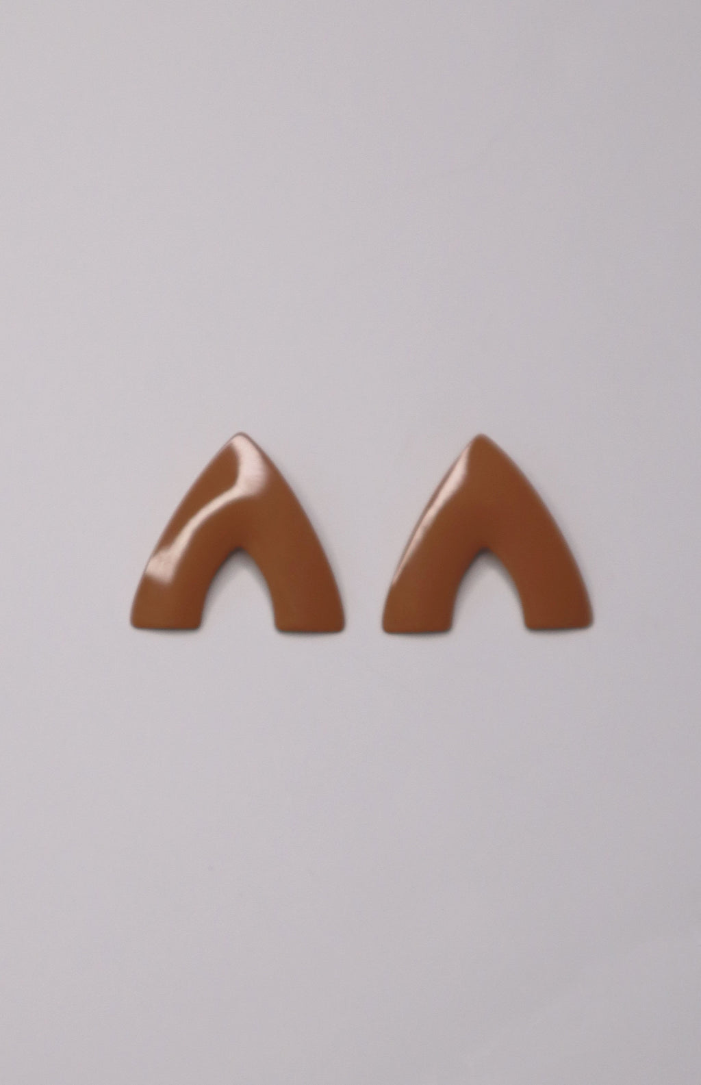 Vintage 80s Mocha V-shaped Enamel Earrings