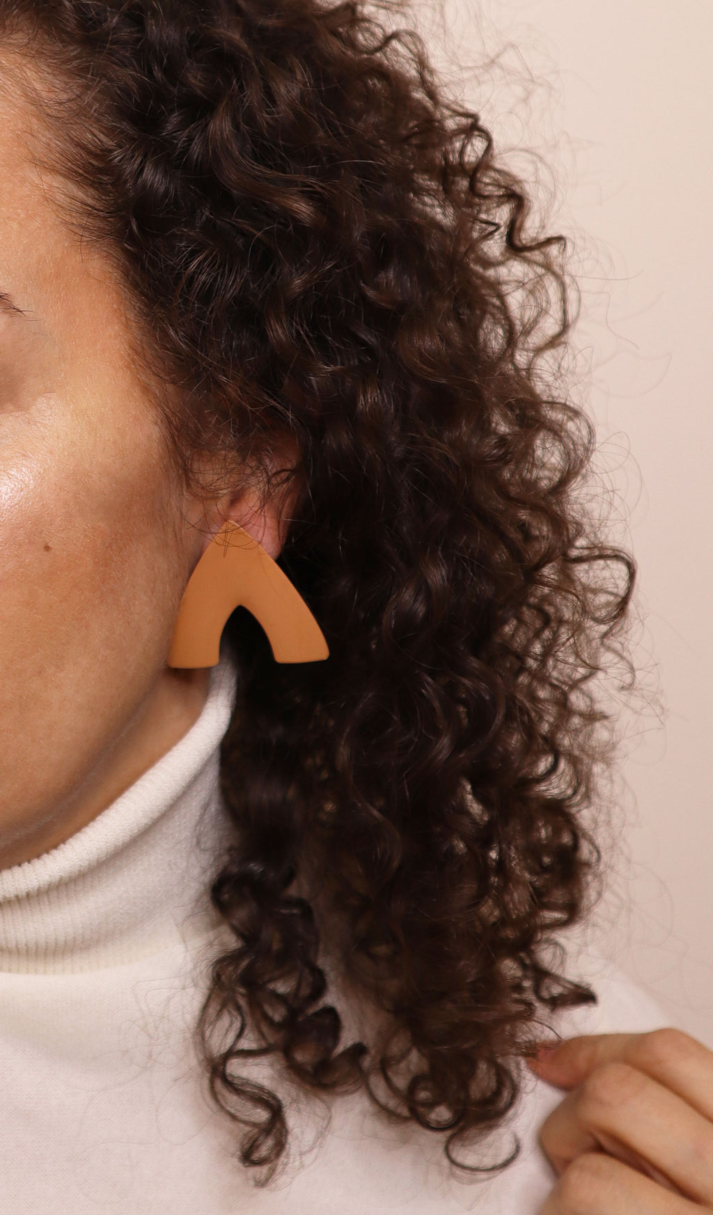 Vintage 80s Mocha V-shaped Enamel Earrings