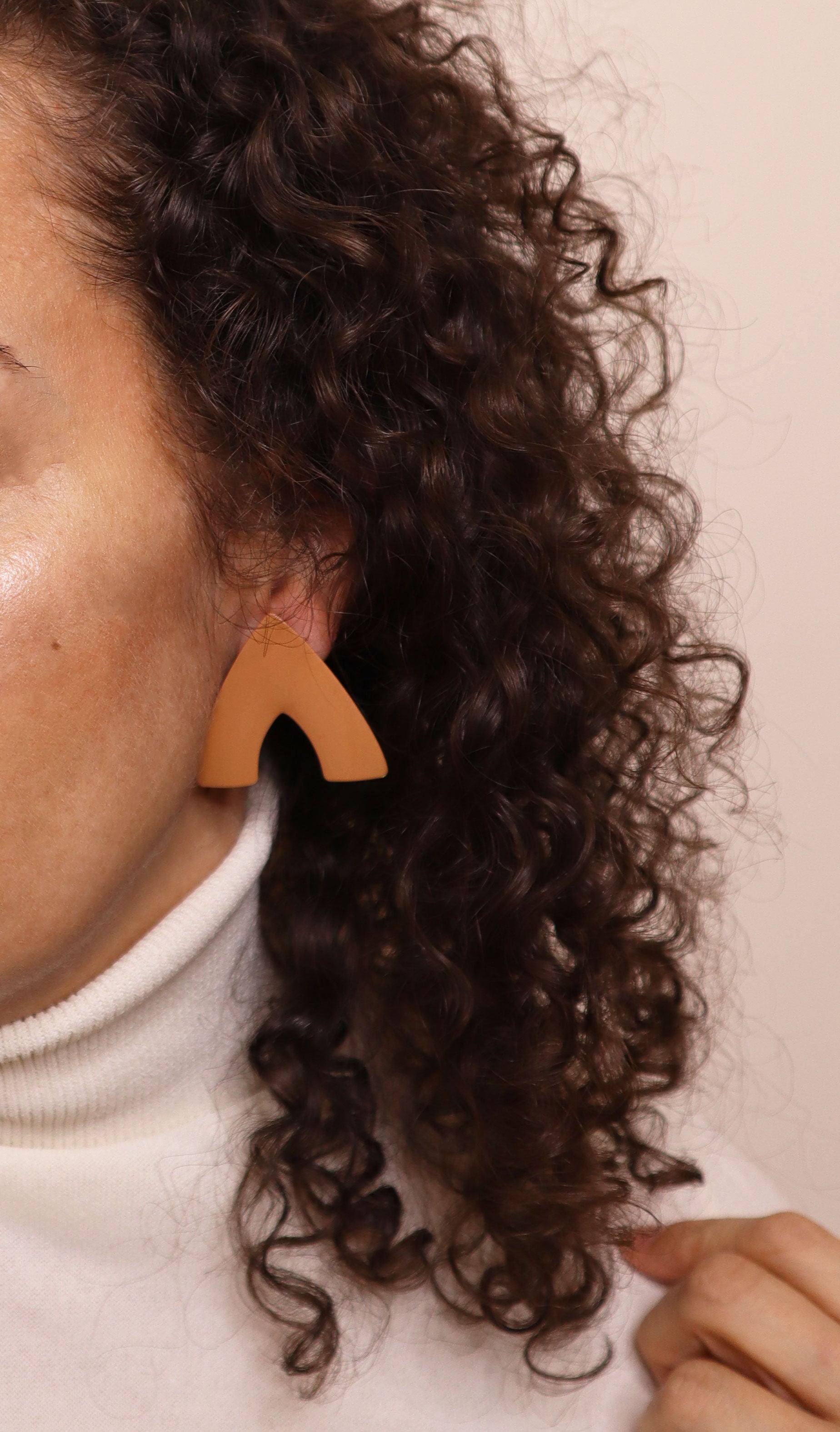 Vintage 80s Mocha V-shaped Enamel Earrings