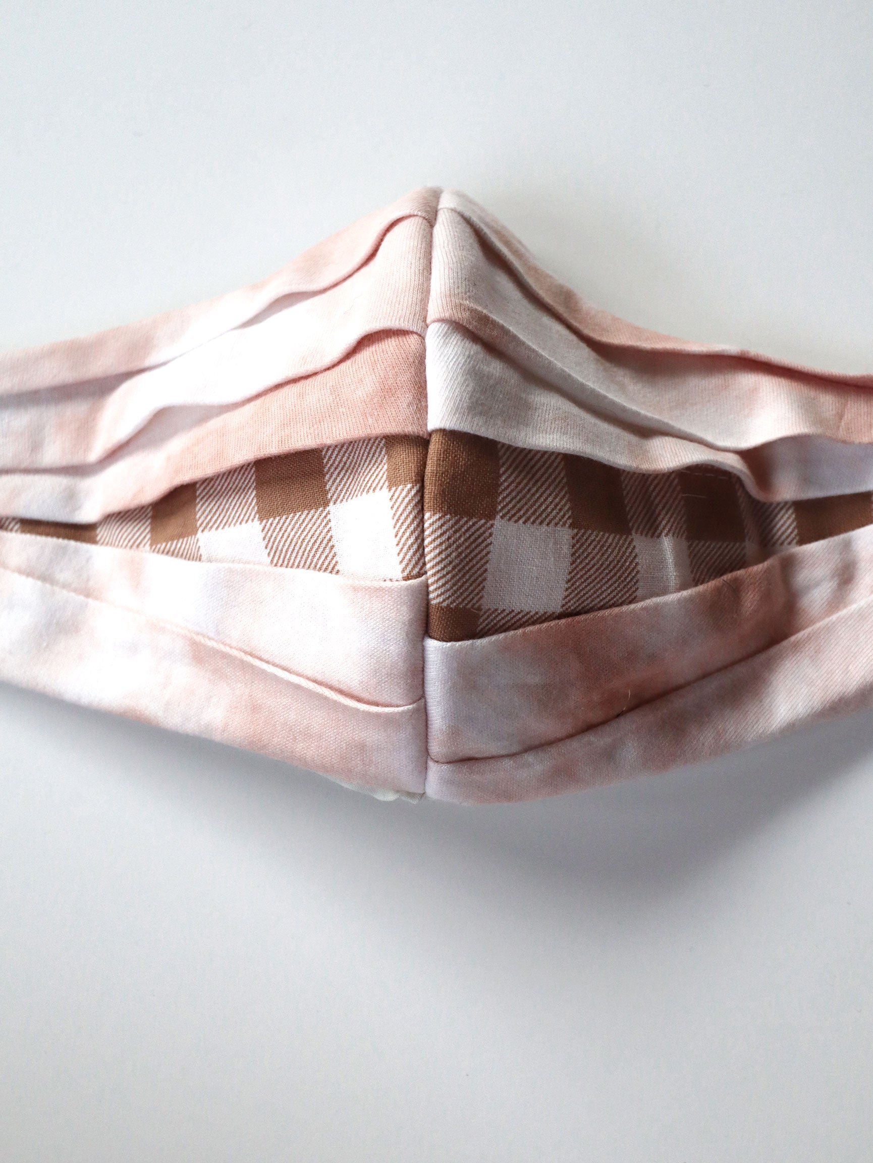 Pleated Knit Tie Dye w/Plaid Insert Mask