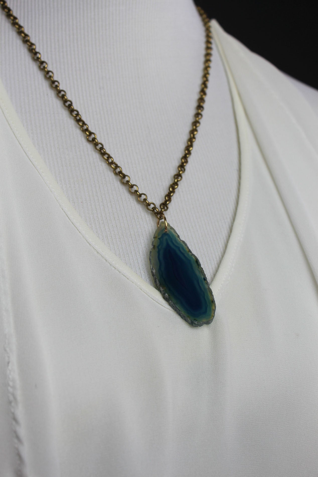 Cenotes Teal Agate Slice w/Antique Gold Chain