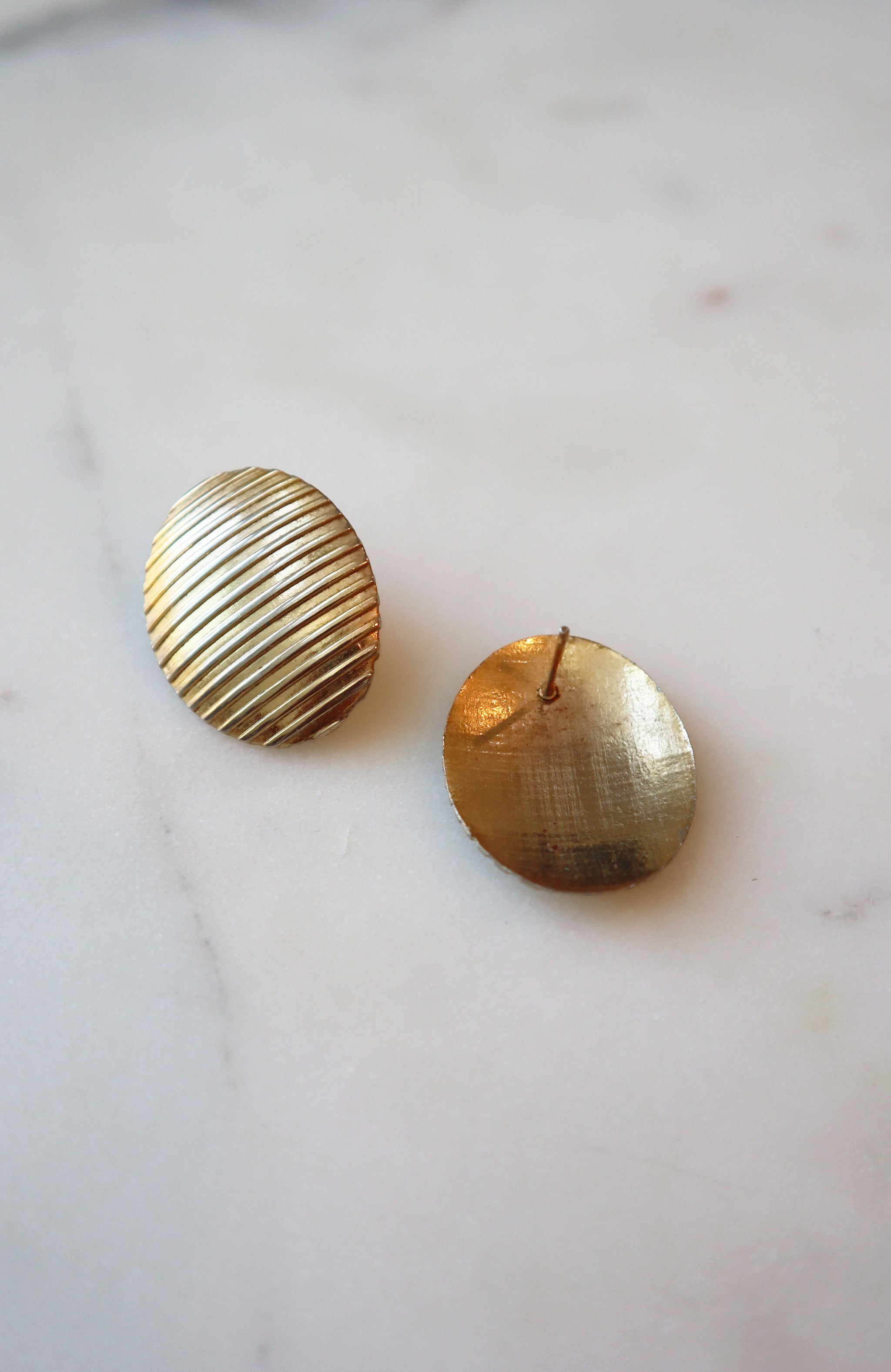 Vintage Gold Ribbed Oval Earrings