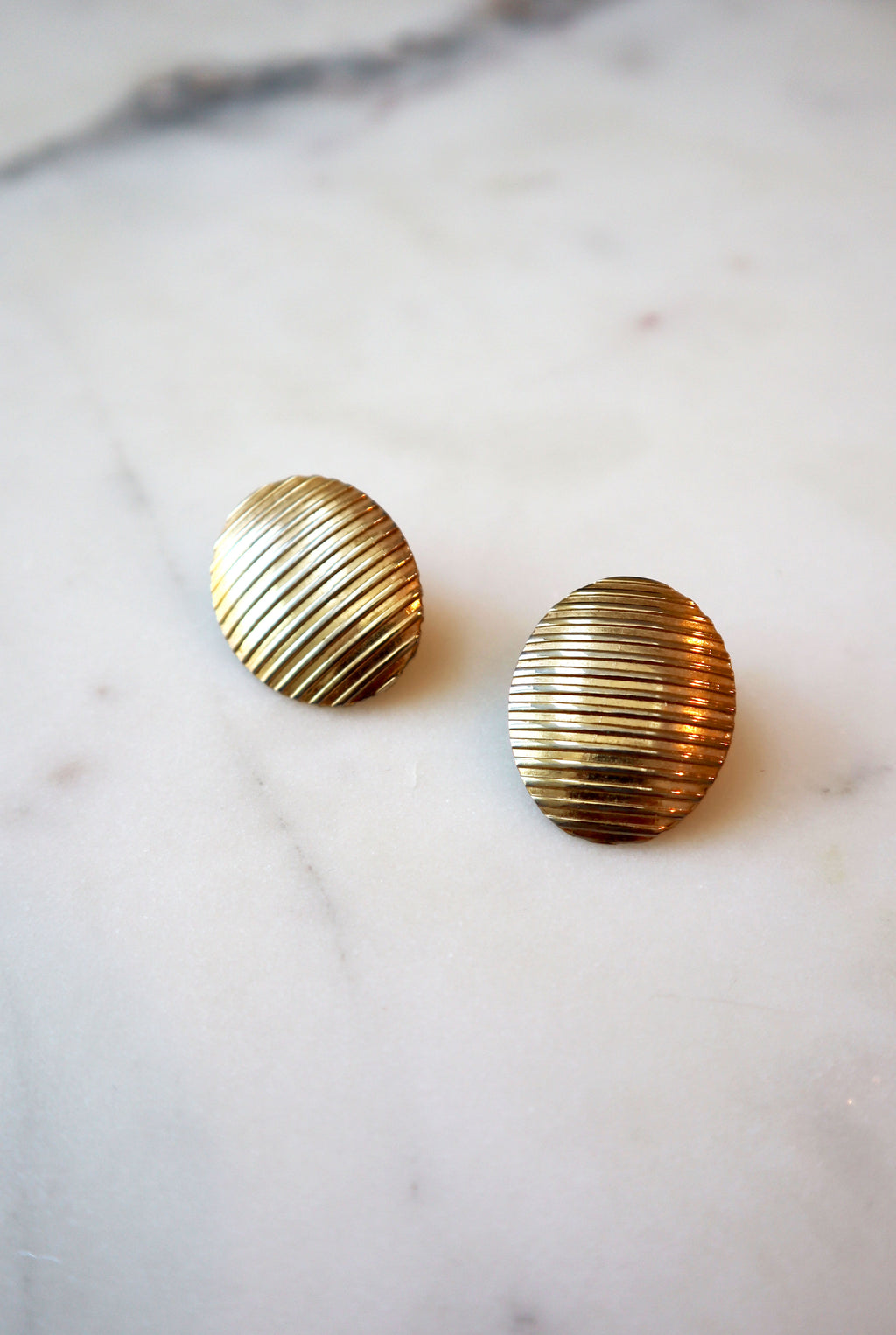 Vintage Gold Ribbed Oval Earrings
